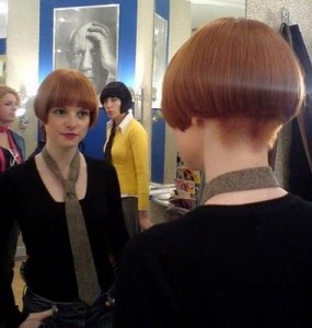 Short-red-mod-bob-with-bangs-285x300